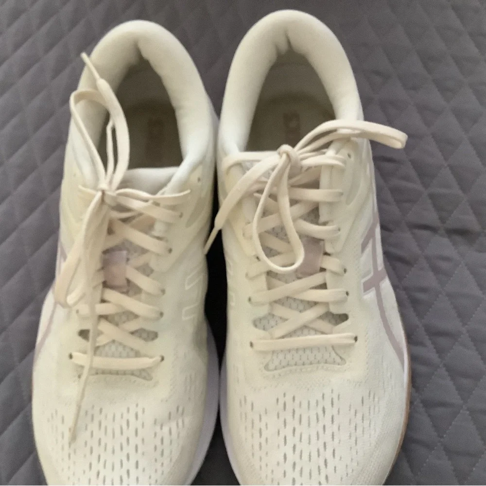 ASICS size 9M light oatmeal w/ taupe design logo on sides - Picture 2 of 6